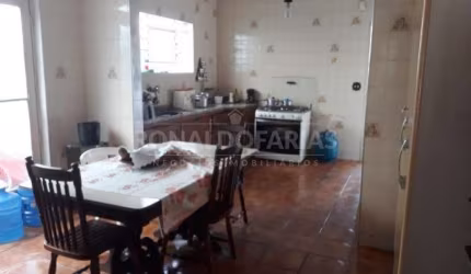 Vende se Sobrado na Av. Atlântica em Veleiros ótimo ponto comercial