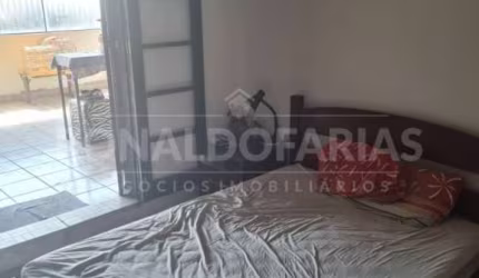 VENDE-SE SOBRADO PROXIMO A AV. RIO BONITO 2 QUARTOS DUAS VAGAS