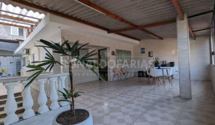 Casa à Venda no Jardim Eliana com 3 Dormitórios e 2 Vagas de Garagem