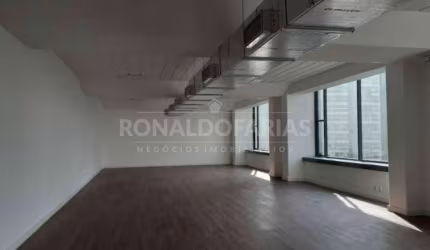 IMOVÉL DE 187M, À 9MIN. A PÉ DA ESTAÇÃO BERRINI. 187m2!