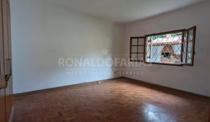 Casa a Venda no Bairro de Interlagos Bolsão com 3 Dormitórios 1 Suíte e 4 Vagas de Garagem