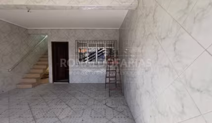 Vende-se 2 casas para Renda, no mesmo terreno 2 quartos 1 vaga de carro para cada casa