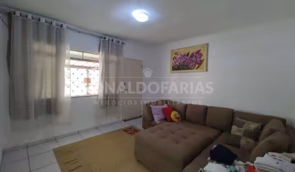 Casa à vensa com 3 dormitórios, 5 vagas e edicula na região do Grajaú.