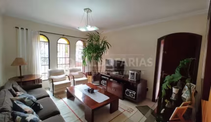 Vende-se Casa Térrea 03 dormitórios e 1 suite em Interlagos