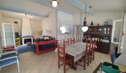 Casa à venda com 4 dormitórios na região de Parelheiros.