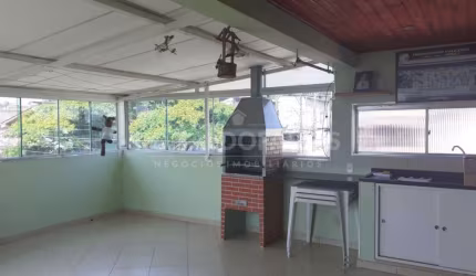 Sobrado a venda sendo 4 quartos com uma suite 2 salas 4 bnheiro