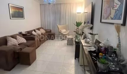 Casa à venda com 5 dormitórios, 5 banheiros e 2 vagas na região de Interlagos.