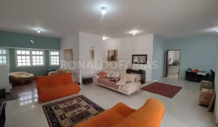 Casa Térrea a venda com 3 suítes, 275m² área privativa no Bolsão de interlagos