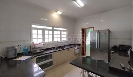 Casa Térrea a venda com 3 suítes, 275m² área privativa no Bolsão de interlagos