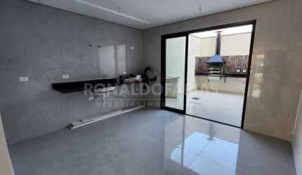 Sobrado a venda com 149 m² ,03 suítes na região do Campo Grande