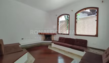 Aluga-se casa no bolsão de Interlagos com 5 suites , Lareira, sauna e piscina