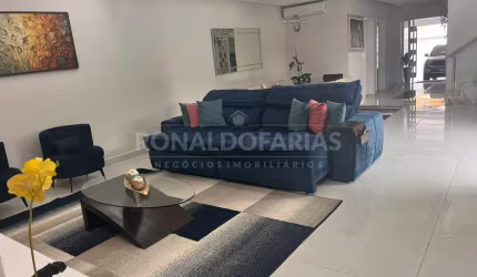 Casa a Venda em Interlagos com 3 Dormitórios Suítes e 6 Vagas de Garagem