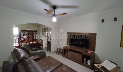 Sobrado a venda com 6 dormitórios, 250m² de  terreno em Interlagos