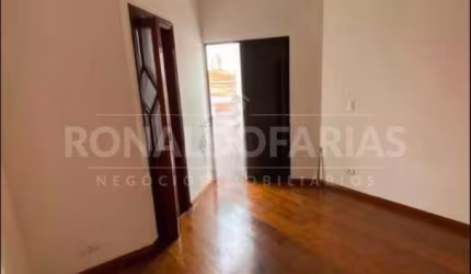 Casa para Venda na Cidade Dutra com 3 Dormitórios e 2 Vagas de Garagem