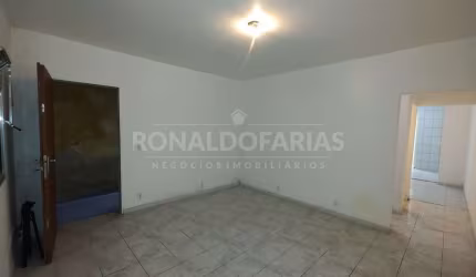 Sobrado a venda com 04 dormitórios sendo 01 suíte na região do Campo Grande