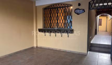 Casa a Venda em Veleiros com 2 Dormitórios e Edícula 2 Vagas de Garagem