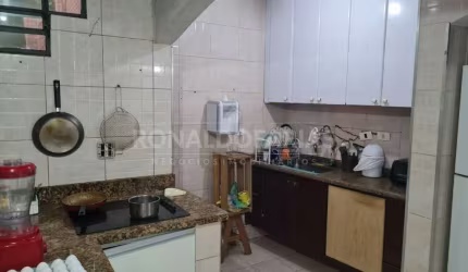 Vende-se Casa Térrea em Interlagos, 3 quartos sendo 1suite 3 vagas na garagem