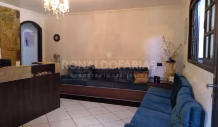 Casa à Venda em Interlagos com 3 Dormitórios 1 Suíte e 2 Vagas de Garagem