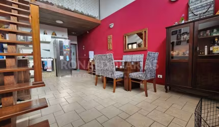 Casa à Venda em Veleiros com 2 Dormitórios Suíte e 2 Vagas de Garagem