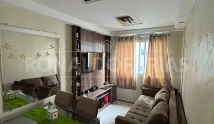 Apartamento à Venda em Condomínio Dez Guarapiranga 45m² com 2 dormitórios