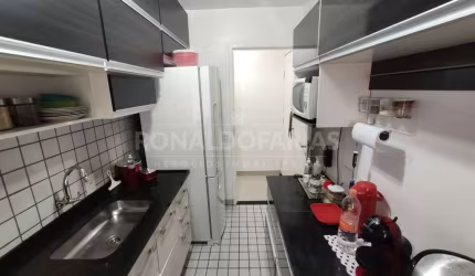 Apartamento a venda sendo 3 quartos  , sala dois ambientes , uma vaga e garagem.