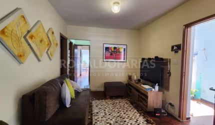 Casa Térrea à Venda em Veleiros com 3 Dormitórios e 3 Vagas de Garagem.
