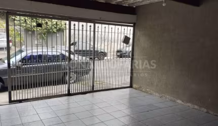 Sobrado a venda sendo 3 quartos , 1 sala  , 2 vagas de garagem.