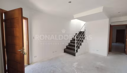 Sobrado a venda em condominio fechado com  03 dormitorios sendo 01 suite na regiao de Interlagos.