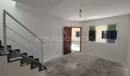 Sobrado a venda em condominio fechado com 02 suites na regiao de Interlagos.