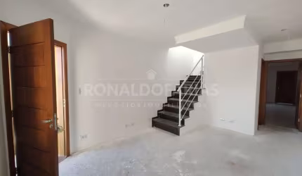 Sobrado a venda em condominio fechado com  03 dormitorios sendo 01 suite na regiao de Interlagos.