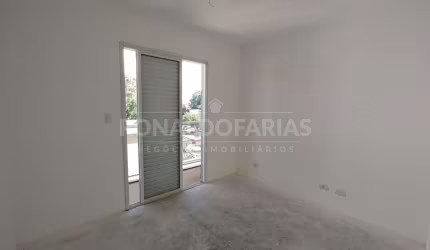 Sobrado a venda em condominio fechado com  03 dormitorios sendo 01 suite na regiao de Interlagos.