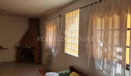 Aluga-se ou Vende-se Casa Térrea 3 quartos 1 suíte, 4 vagas , Jardim Ipanema em Interlagos