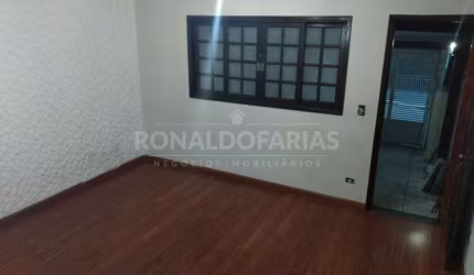 Sobrado  a  venda  sendo  2 quartos   , sala ampla , 1 vaga e garagem.