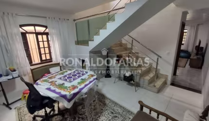 Casa a Venda no Bairro de Interlagos com 3 Dormitórios 1 Suíte 3 Vagas de Garagem