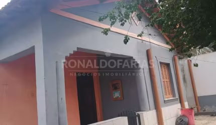 CASA  COM 4 DORMITÓRIOS, 2 BANHEIROS SAL, COZINHA  ÁREA DE SERVIÇO,  ÓTIMA LOCALIZAÇÃO