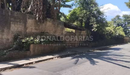 Terreno a venda com construção em ZMa 2620 m.