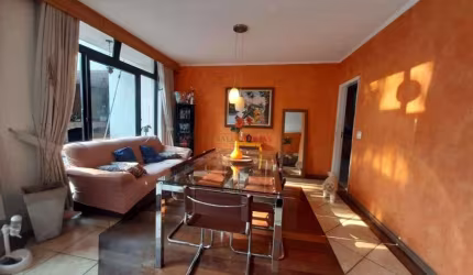 Casa à venda com 3 dormitórios e 8 vagas na região de Interlagos.