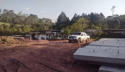 Terreno comercia a venda  com 3400 m² a 1000 metros de Parelheiros