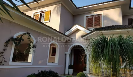 Casa a Venda no Bairro de Interlagos com 5 Dormitórios Suítes 6 Vagas de Garagem