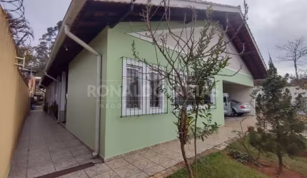 Casa a Venda no Embu Guaçu com 4 Dormitórios 2 Suítes  Aceita Financiamento e 10 Vagas de Garagem
