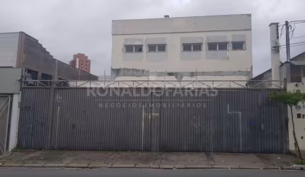 Prédio comercial à venda com 998m² na região da Cidade Ademar.