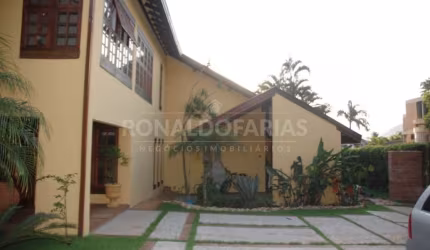 Vendo casa  em condomínio na  Praia  Martim  de Sá  Caraguatatuba