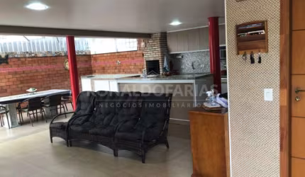 Casa á Venda em Interlagos com 4 Dormitórios Suítes e 2 Vagas de Garagem
