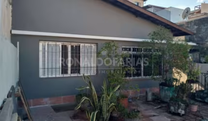 Casa térrea a venda com 02 dormitórios na região do Campo Grande.