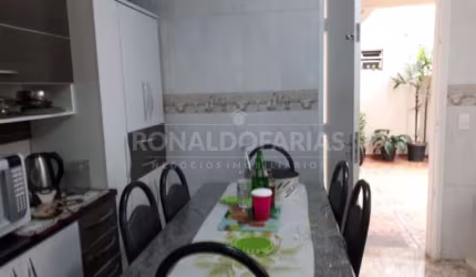 Sobrado a venda com 02 dormitórios na região de Interlagos.