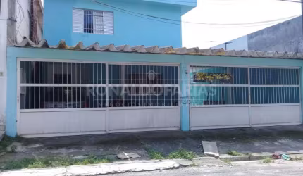 Sobrado à venda com 3 dormitórios 1 suíte na região do Vila São José.