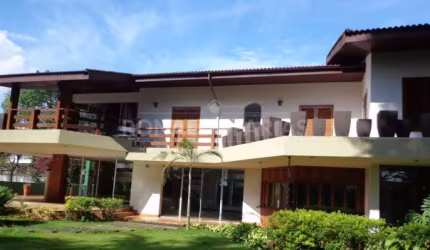 Casa à Venda em Interlagos com 4 Dormitórios 2 Suítes e 3 Vagas de Garagem