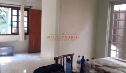 Casa térrea à venda com 300m² na região do Campo Grande .