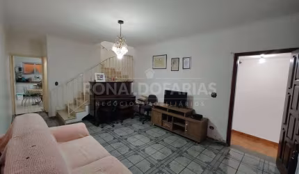 Sobrado à venda com 3 dormitórios, 1 suíte e 2 vagas na região de Interlagos.