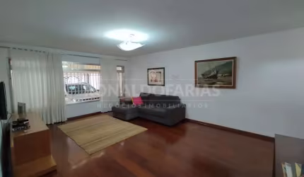 Sobrado a venda com 03 dormitórios na região da Chácara Sto. Antônio
